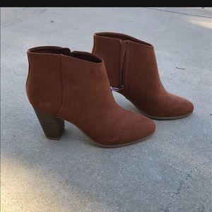 Old Navy Brown booties Size 7